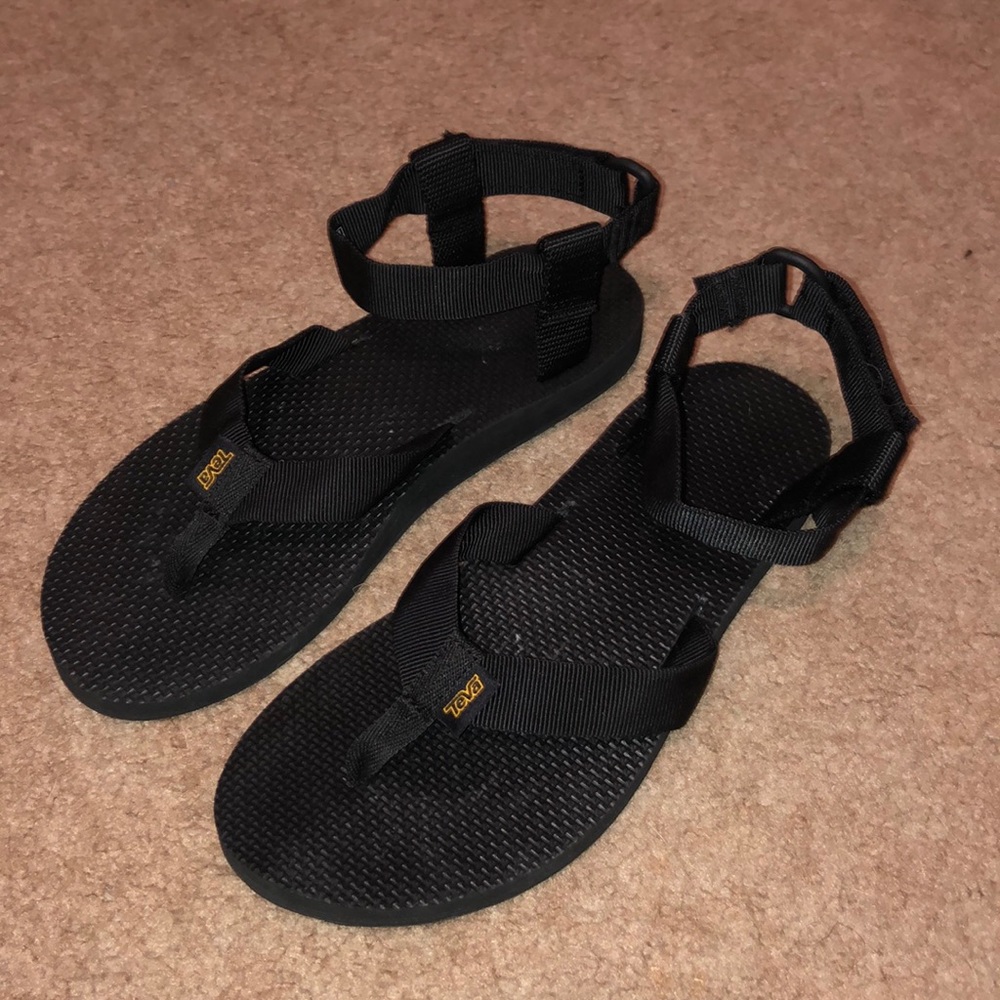 Super cute black tevas